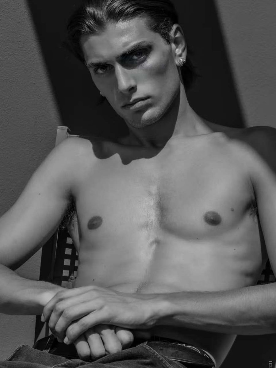 Emanuele — still 5